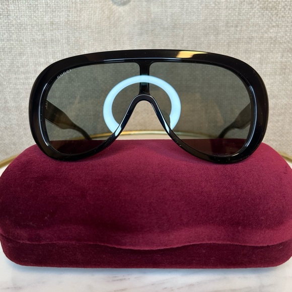 New! Authentic Gucci Shield Sunglasses - Picture 6 of 14